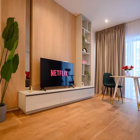 Exclusive 1br In One Cotroceni * Boekarest